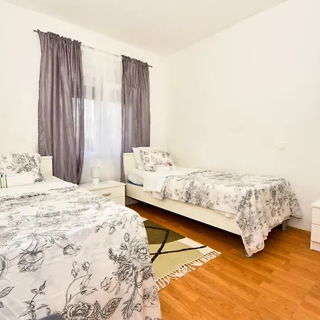 Сasa de vacaciones Ivanka By Interhome *