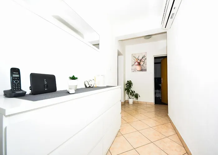 Ivanka By Interhome * Биоград-на-Мору